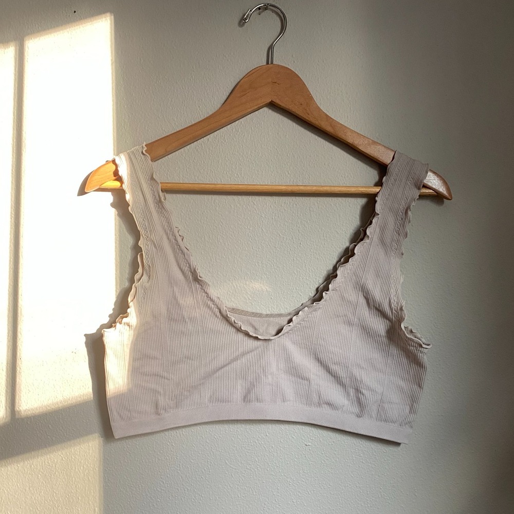 Colsie‎ Ribbed Seamless Ruffle Trim Crop White Bralette Large Lounge Bra Cozy